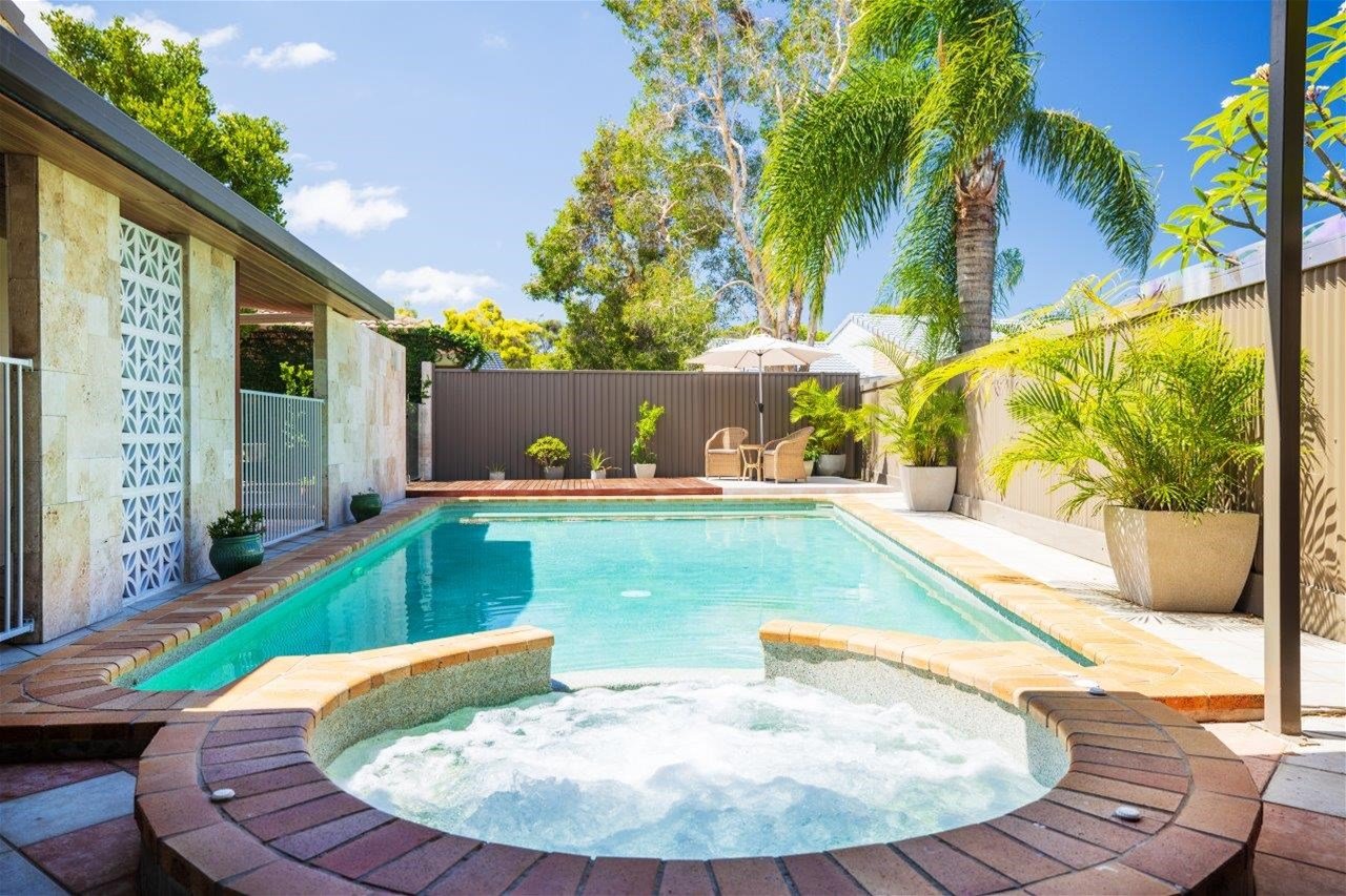 8 Regensberg Close VARSITY LAKES QLD