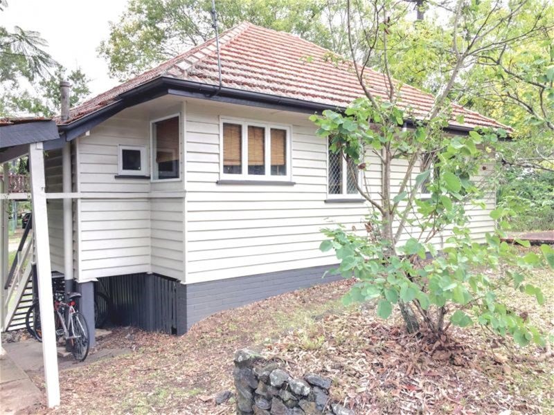 2 Boomerang Road ST LUCIA QLD