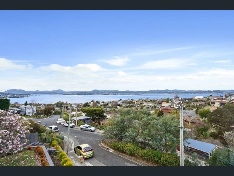 8 Wandeet Place, Sandy Bay, Tas 7005