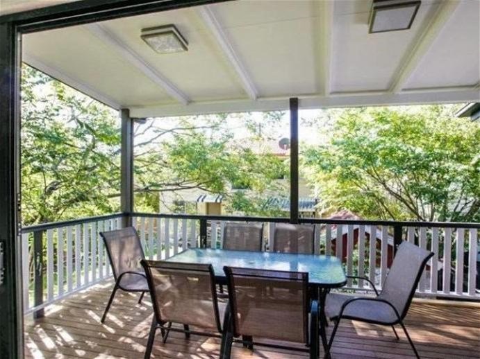 17 Ambleside Street WEST END QLD